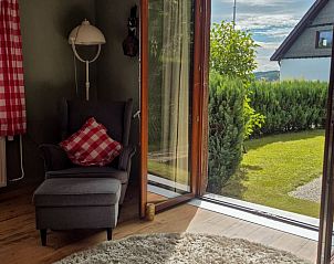 Huisje in Langewiese, een charmant vakantiehuis in Sauerland, Duitsland, omgeven door groene natuur en rustieke charme.
