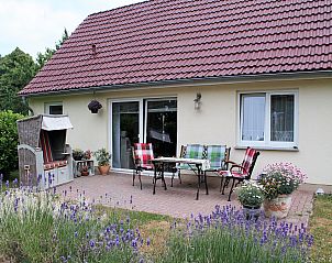 Verblijf 03014308 • Vakantiewoning Oostzee • Hohenkirchen mit Garten Terrasse und Strandkorb 
