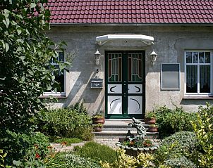 Verblijf 03017003 • Appartement Oostzee • Urlaub im Landhaus an der Ostsee mit Garten 