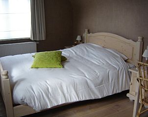 Comfortabele slaapkamer met tweepersoonsbed in Gastenverblijf Wisteria, Herne.