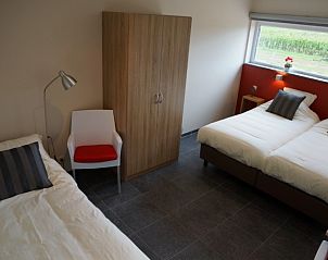 Comfortabele slaapkamer met eenpersoonsbedden in Witte Hoef vakantiehuis, Schaffen, Vlaams-Brabant.