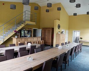 Ruime eetzaal in Witte Hoef vakantiehuis, Schaffen, Vlaams-Brabant voor grote gezelschappen.