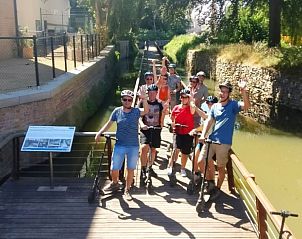 Groep op excursie in de omgeving van Witte Hoef vakantiehuis in Schaffen, Vlaams-Brabant.