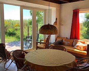 Comfortabele woonkamer van Montagne Russe vakantiehuis in Midsland aan Zee, Terschelling, Waddeneilanden.