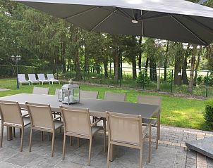 Ruim terras in Villa Chill, Averbode, Vlaams-Brabant, vakantiehuis ideaal voor buiten dineren.