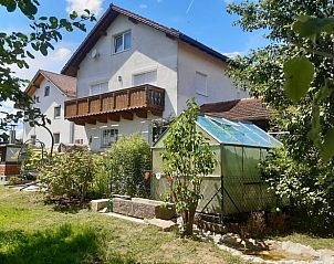 Geniet van de natuurlijke tuin bij Vakantiehuisje in Bchlberg, Bayerischer Wald, ideaal voor ontspanning in Beieren, Duitsland.