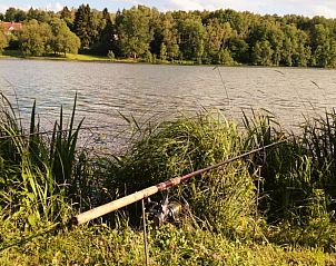 Geniet van een ontspannen dag vissen bij het Vakantiehuis in Stadtlauringen, gelegen aan het rustige meer in Beieren, Duitsland.