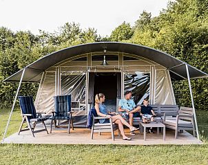 Enjoy luxury in the glamping lodge at Camping Gritt Lodge de Luxe in Ingeldorf Erpeldingen, Luxembourg, featuring a spacious terrace.