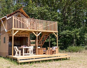 Papillon vakantiehuis in Saint Dsir, Auvergne met ruim terras en omgeven door natuur.