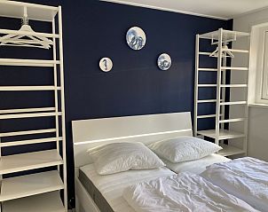 Gezellige slaapkamer in 't Roefke, vakantiehuis in Hollum, Ameland met comfortabele bedden.