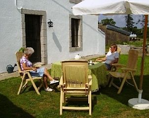 Soak up the sun on the terrace of vacation home Ti Cos Kaourintine in Briec de l'Odet, Brittany.