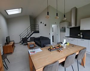 Ruime keuken en eetkamer in De Drieshoeve, vakantiehuis in Kasterlee, Antwerpen.