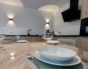 Moderne eetruimte in Vakantiehuis in Lille, Antwerpen, Belgi met stijlvolle inrichting en gezellige sfeer.