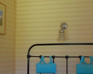 Gezellige slaapkamer in Vakantiehuis in Goulles, Limousin, met stijlvolle inrichting en comfortabele sfeer.