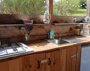 Cozy kitchen in Bell Tent 6M, a glamping lodge in Eymoutiers, Limousin, with views of the natural surroundings.