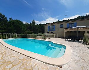 Geniet van het zwembad bij Le Rve de Montbrun, een vakantiehuis in Montbrun-des-Corbires, omringd door de prachtige natuur van Languedoc.