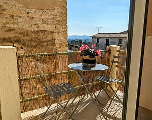 Geniet van het charmante balkon van Maison de village in Saint-tienne-de-l'Olm, perfect voor een ontspannen vakantiehuis ervaring.