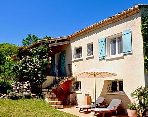 Le Paradis vakantiehuis in Cazedarnes, Languedoc, met zonnig terras en schilderachtig uitzicht.