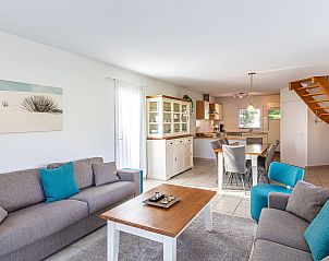 Moderne Kche im Ferienhaus Sophora 8 mit Pool, Les Sables d'Olonne, Pays de la Loire, Frankreich.