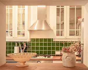 Gezellige keuken in Villa Martinet, een vakantiehuis in Carpentras, Provence, met moderne voorzieningen en rustieke charme.