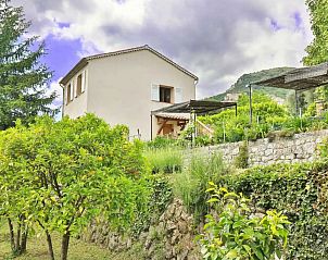 Das Ferienhaus La Nolie rdj in Le Bar-sur-Loup in der Provence, umgeben von ppiger Natur und ruhigen Landschaften.