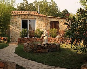 Ontdek het charmante Lorgues-stone cottage vakantiehuis in de Provence, omgeven door natuur en rustieke charme.