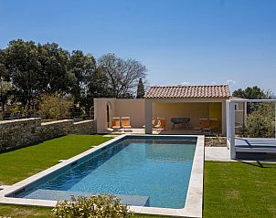 Genieen Sie den Pool im Ferienhaus Figuiers in Beaumes-de-Venise, Provence, umgeben von Natur und Ruhe.