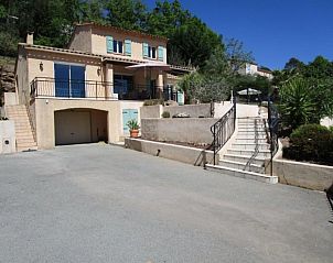 Maison le Blavet, een charmant vakantiehuis in Bagnols-en-Fort, Provence, met een zonnig terras en omgeven door prachtige natuur.