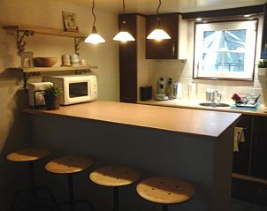 Gezellige keuken in chalet bij Recreatiepark Tulderheyde Poppel, Antwerpen, Belgi. Ideaal voor een ontspannen vakantie in de natuur.