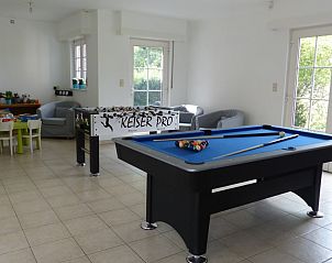 Recreatieruimte in Kalmthoutse Hoeve vakantiehuis, Kalmthout, Antwerpen met pooltafel en tafelvoetbal.