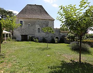 Ontdek het charmante vakantiehuis Chteau d' Aix in Lot Saux, Midi-Pyrnes, met een prachtig uitzicht op de groene omgeving.