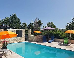 Geniet van het zwembad bij Vakantiehuis in Montfermier, gelegen in de prachtige natuur van Midi-Pyrenees, Frankrijk.