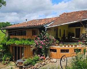 Das Ferienhaus in Castelnau-Durban liegt in den Midi-Pyrenen und bietet eine schne Terrasse mit Blumen und Blick auf die Natur.
