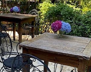 Genieen Sie den ruhigen Garten des Ferienhauses La Bastide Solages, das in der schnen Landschaft der Midi-Pyrenen in Frankreich liegt.