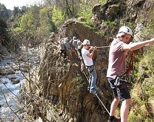Geniet van het adembenemende uitzicht op de heuvels rondom La Manufacture, een charmant appartement in Ardche, Rhne-Alpes, Frankrijk.