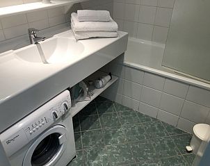 Moderne badkamer in Studio confort  Tignes Val Claret, een appartement in Tignes Val Claret, Rhone-Alphes, Frankrijk.