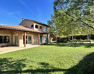 La Pluie D'Or vakantiehuis in Vallon-Pont-d'Arc, Rhone-Alphes, met ruime tuin en zonnige veranda, perfect voor ontspanning in de natuur.