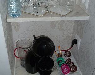 Geniet van een kopje koffie in het vakantiehuis in Gommegnies, Nord Frankrijk, met deze moderne koffiemachine en selectie cups.