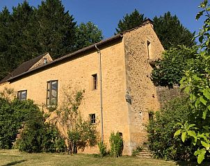 Rustiek vakantiehuis Huisje in Veyrignac, genesteld in het groene landschap van Aquitaine, Frankrijk.