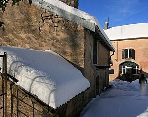 Cottage in Le Val d'Ajol, a charming cottage in picturesque Le Val-d'Ajol, Lorraine, surrounded by lush nature and hills.
