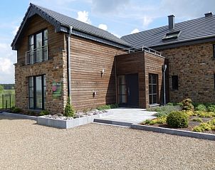 Ingang van vakantiehuis Rose in Saint Jacques - Trois Ponts, Ardennen, Belgi met moderne architectuur.