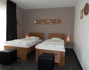Slaapkamer met twee bedden in vakantiehuis Rose in Saint Jacques - Trois Ponts, Ardennen, Belgi.