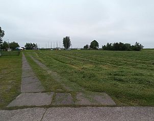 Toegangspad naar Huisje in Sandfirden, vakantiewoning in Heegermeer, Friese meren.