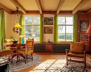 Woonkamer met veel licht in Huisje in Sandfirden, vakantiehuis in Heegermeer, Friese meren.