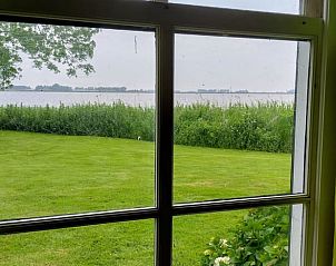 Uitzicht op het meer vanuit Huisje in Sandfirden, vakantiewoning in Heegermeer, Friese meren.