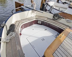 Ruim terras op de Brakzand boot in Gaastmeer, geniet van het uitzicht over de Friese meren.