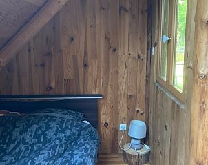 Sfeervolle slaapkamer in La cabane du pcheur, vakantiehuis in Membre-Sur-Semois, Ardennen.