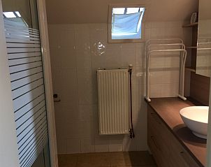 Stijlvolle badkamer in Vakantiewoning-Vresse-sur-semois-chairiere, Chairire, met moderne voorzieningen.