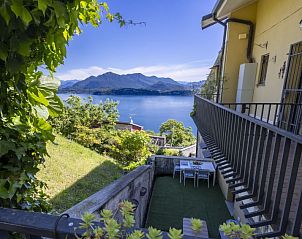 Guest house 08915001 - Apartment Italian Lakes - Appartement Il Gianlupo Azzurro