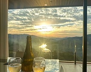 Geniet van een prachtig uitzicht op de zonsondergang vanuit Bella Isolabona, een vakantieappartement in Isolabona, Liguri, Itali.